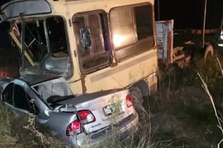 Choque entre un auto y un camión: murieron tres personas que iban camino al velatorio de su hermano