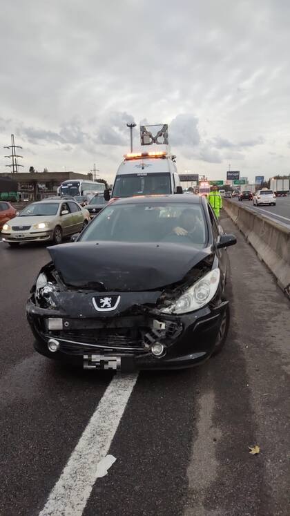 El accidente se habría generado cuando una camioneta perdió un neumático