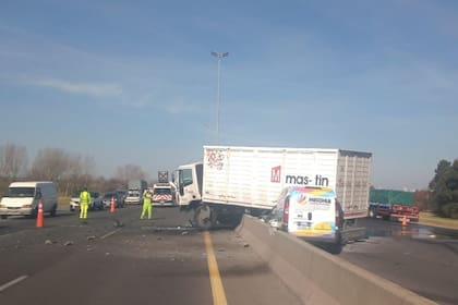 El accidente se produjo a la altura de Hudson en la Autopista Buenos Aires La Plata