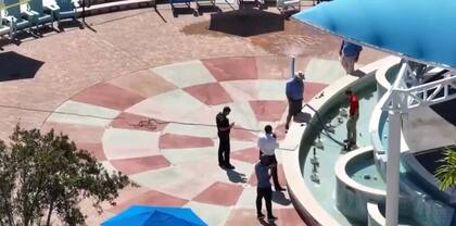 El accidente sucedió en una fuente de la plaza Harbourside Place