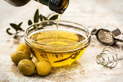El aceite de oliva se vuelve fundamentales para los cabellos con frizz