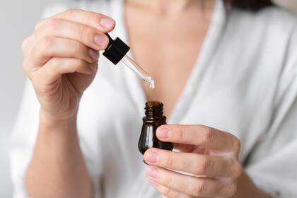 El aceite esencial de salvia romana puede atenuar los síntomas asociados a la menopausia