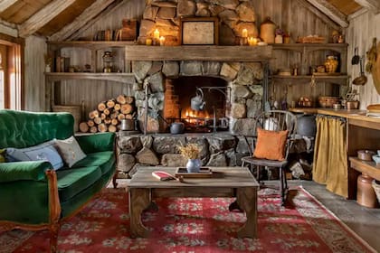 El acogedor interior fue curado por el director de arte cinematográfico de "El Señor de los Anillos" y "El Hobbit", Brian Massey.