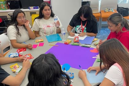 El acompañamiento de liderazgo tiene una duración de un año para los estudiantes participantes