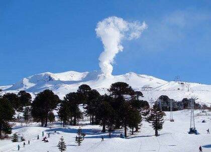 El activo volcán Copahue será una de las atracciones de la 2da edición del Copahue Extremo! 10 y 20 km sobre una blanca inmensidad