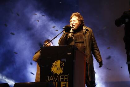 El acto de Javier Milei en el club El Porvenir tuvo poca convocatoria.