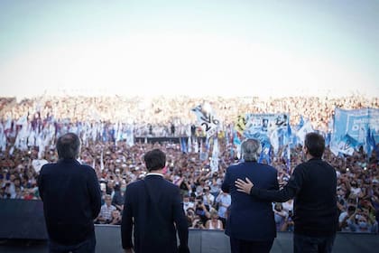 El acto en memoria de Néstor Kirchner en Morón: Máximo Kirchner, Kicillof, Alberto Fernández y Sergio Massa