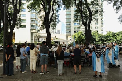 El acto frente a las Torres Le Parc por el 11° aniversario del fallecimiento de Nisman