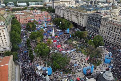El acto por el día de la Democracia, en la Plaza de Mayo