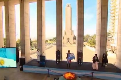 El acto se realizó, como cada año, en el Monumento Historico a la Bandera, en Rosario, pero esta vez sin presencia de público por la pandemia
