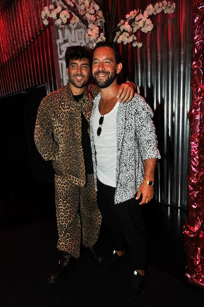 El actor Agustín "Cachete" Sierra acompañó a su amigo en su gran día. Compartieron programas como Cantando 2020 y ShowMatch: La Academia, y actualmente forman parte de La casa streaming, aunque en diferentes programas