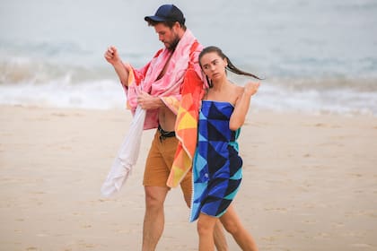 El actor australiano disfruta de algunos días de relax con su novia, la modelo australiana Gabriella Brooks
