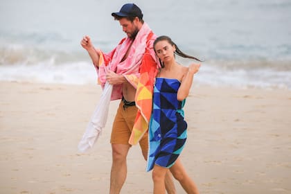 El actor australiano disfruta de algunos días de relax con su novia, la modelo australiana Gabriella Brooks