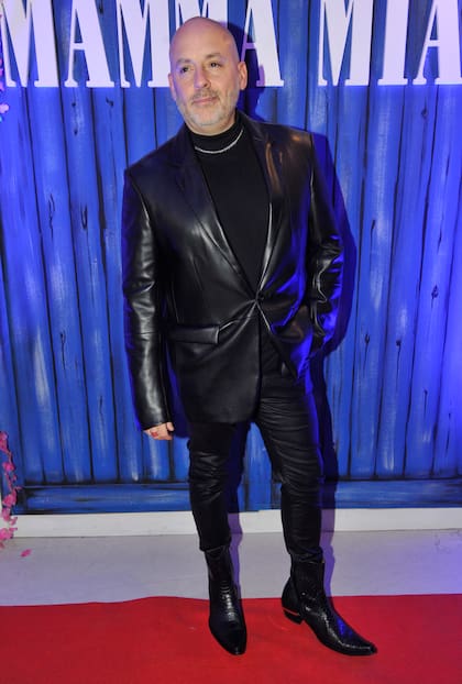 El actor, autor, productor y director José María Muscari fue otra de las celebridades invitada a la primera función en Buenos Aires de la obra basada en la película que un éxito mundial, y que tuvo a Meryl Streep, Colin Firth, Pierce Brosnan, Amanda Seyfried, Christine Baranski y Julie Walters como protagonistas