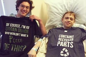 Furor por la serie Off Campus: la emotiva historia del protagonista que donó un riñón y salvó más de una vida