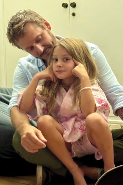 El actor
chileno le trajo de Japón
un kimono de regalo a
su hija Magnolia.