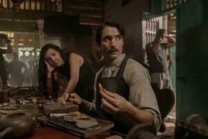 El actor Claudio Cataño interpreta al coronel Aureliano Buendía en la serie