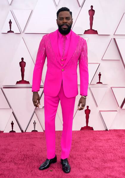 El actor Colman Domingo apostó por un outfit colorido y estridente