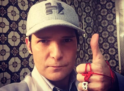 El actor comenzó a trabajar a los tres años en publicidades y series obligado por sus padres