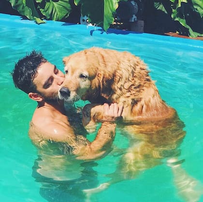 El actor compartió algunas postales de su mascota (Foto: Instagram @cachetesierra)