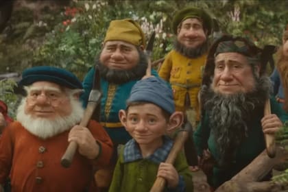 El actor de Game of Thrones, Peter Dinklage cuestionó a Disney por hacer la película: "Sos progresista, por un lado, y seguís contando esa historia tan retrógrada de siete enanitos viviendo juntos en una cueva" (Foto: Captura de video)