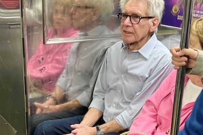 El actor de Indiana Jones se sentó al lado de una mujer y mantuvo una charla cordial