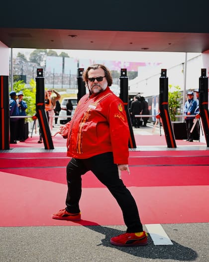 El actor de Kung Fu Panda, Jack Black, fue el encargado de ondear la bandera a cuadros en Suzuka