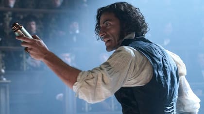 El actor de origen guatemalteco Oscar Isaac da vida al científico que creó al monstruo a partir de partes de distintos cadáveres