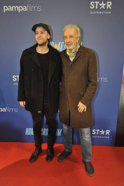 El actor Eduardo Blanco no quiso perderse el gran estreno del nuevo film de Guillermo Francella y apareció acompañado por su hijo