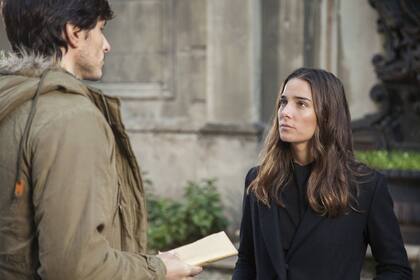 El actor español Andrés Velencoso interpreta a Teo, un hombre que llegará a la vida de Edha (Viale) con sus propios secretos