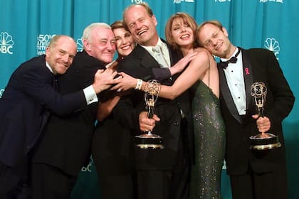 En la ceremonia de los Grammy 1998, el elenco de