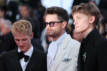 El actor francés Valentin Campagne, el director belga Lukas Dhont y el actor belga Emmanuel Macchia