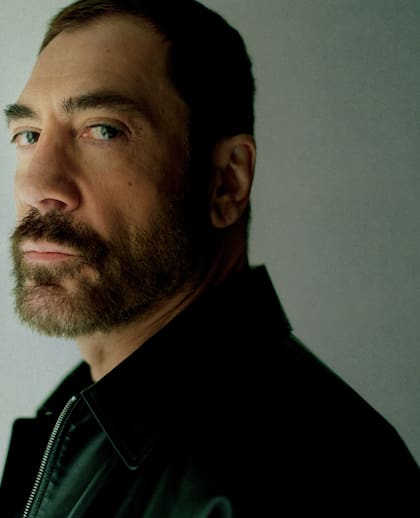 El actor, hijo de la recordada actriz Pilar Bardem, asegura que su madre los crió a él y a sus hermanos mayores "como a una manada de lobos"