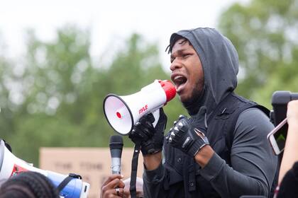 El actor hoy durante la manifestación en Londres