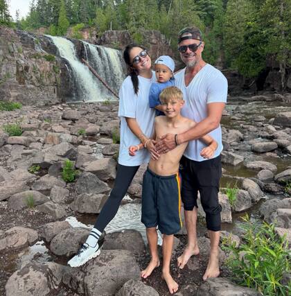 El actor indicó que, en un principio, la cabaña no contaba con electricidad, agua corriente ni otras comodidades