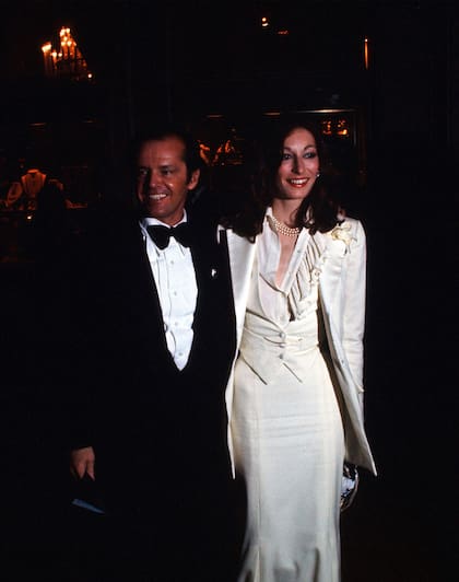  El actor Jack Nicholson y la actriz Anjelica Huston parecían conformar una relación sólida, hasta que secretos sobre la misma salieron a la luz