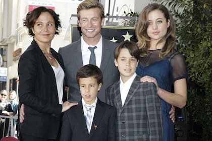 El actor junto a su esposa y sus tres hijos al recibir la estrella del Paseo de la Fama de Hollywood