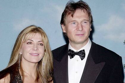 El actor, junto a su mujer Natasha Richardson, quien falleció en 2009 en un accidente en una pista de esquí