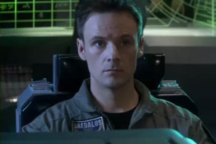 El actor Kirby Morrow en Stargate: Atlantis - SONY PICTURES TELEVISION