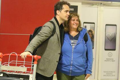 El actor llegó esta mañana a Ezeiza, y fue recibido por los fans que lo esperaban en el aeropuerto