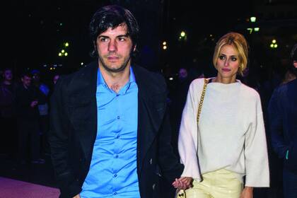 El actor lució jopo y patillas, su “look Sandro”