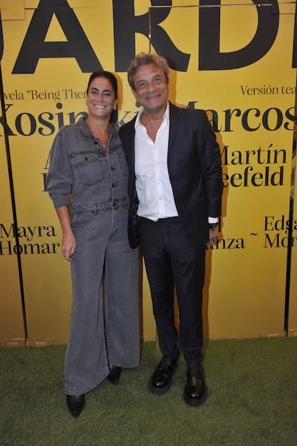 El actor Marcelo De Bellis, compañero de Francella en Casados con hijos, fue a ver a su gran amigo sobre las tablas junto a su mujer, la productora de televisión Marisol Grasso