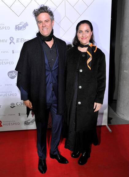 El actor Mike Amigorena y su pareja, la cantante Sofía Vitola, acudieron juntos al centro de convenciones