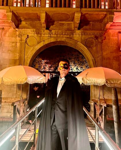 El actor Miles Teller se inspiró en El fantasma de la ópera para su disfraz.