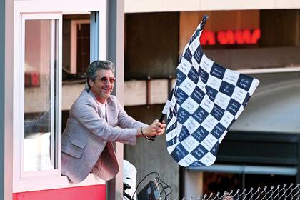 El actor Patrick Dempsey fue el encargado de ondear la bandera a cuadros al final de la carrera.