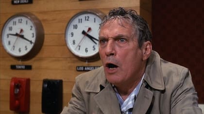 El actor Peter Finch en una escena para la posteridad