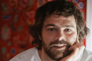 El actor Peter Lanzani fue detenido en Ushuaia acusado de pintar una pared en el centro de la ciudad de Tierra del Fuego