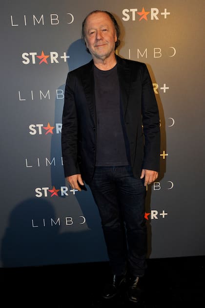 El actor, piloto y filántropo Enrique Piñeyro protagonista en Limbo una osada escena junto a Andrea Frigerio