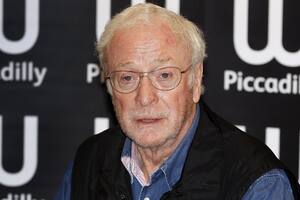 Después de insinuar su alejamiento del cine, Michael Caine anunció que no piensa retirarse