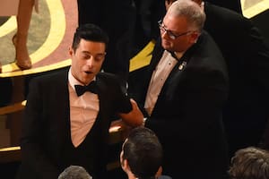 Rami Malek, tras ganar el Oscar a mejor actor, se cayó del escenario